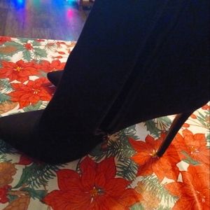 Shoes size13 tell Obama purse